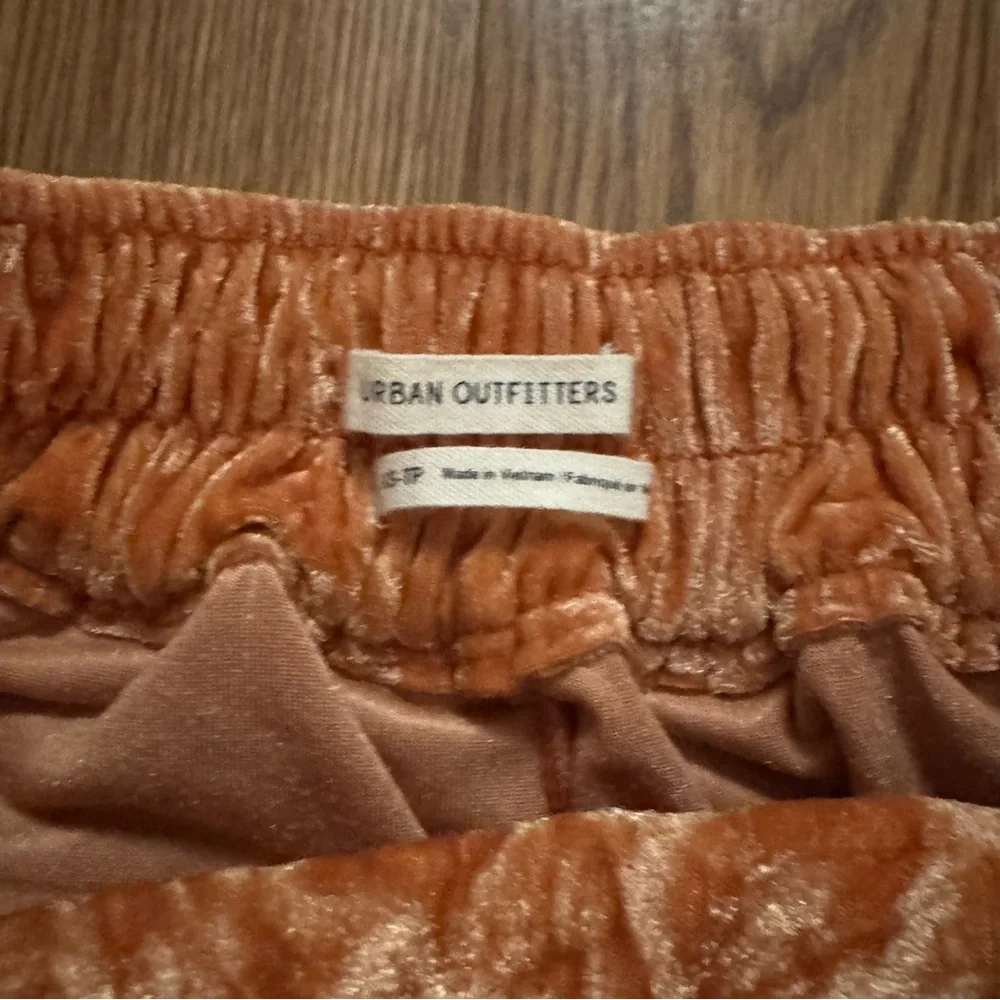 Urban Outfitters Aurora Crushed Velvet Joggers - Picture 5 of 6